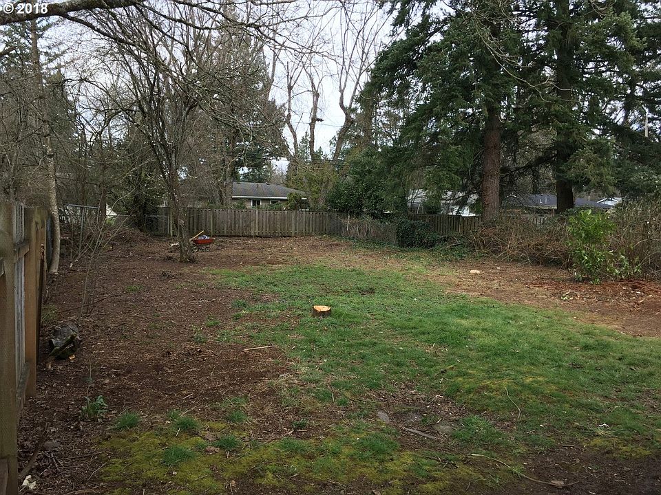 2nd image of 16647 E Burnside St