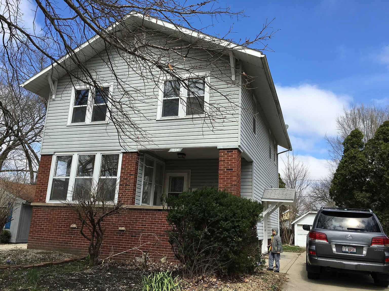 914 W Tremont St photo 1
