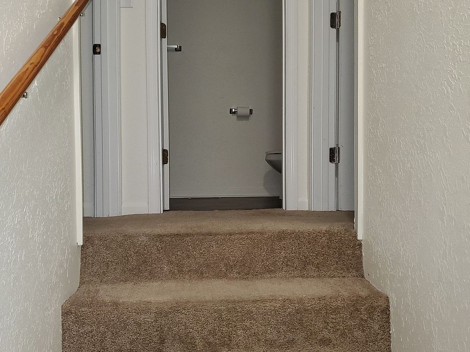 2nd image of 207 Cypress Dr