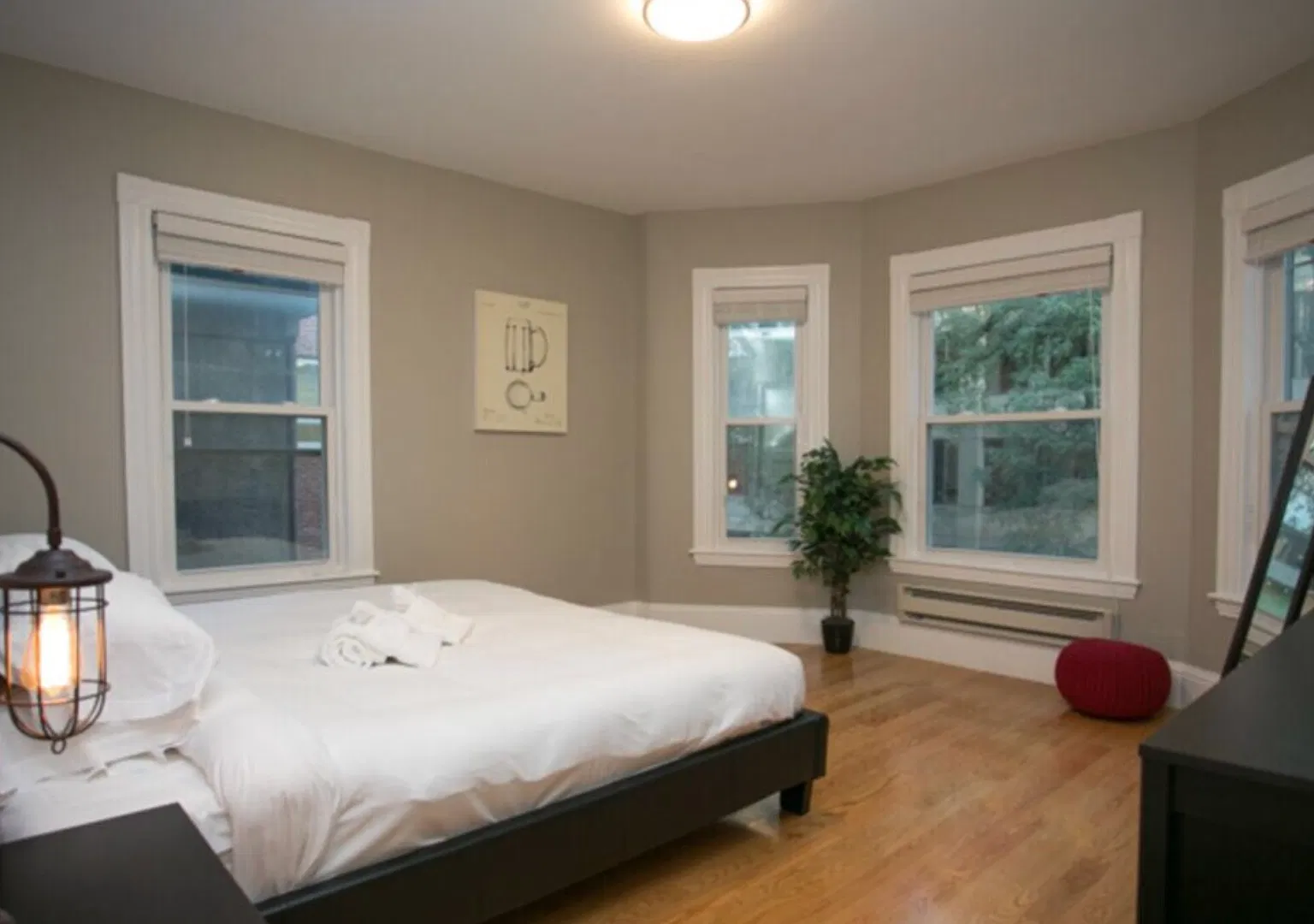 5 bed, 9999 sqft, $8,700 — Photo 3