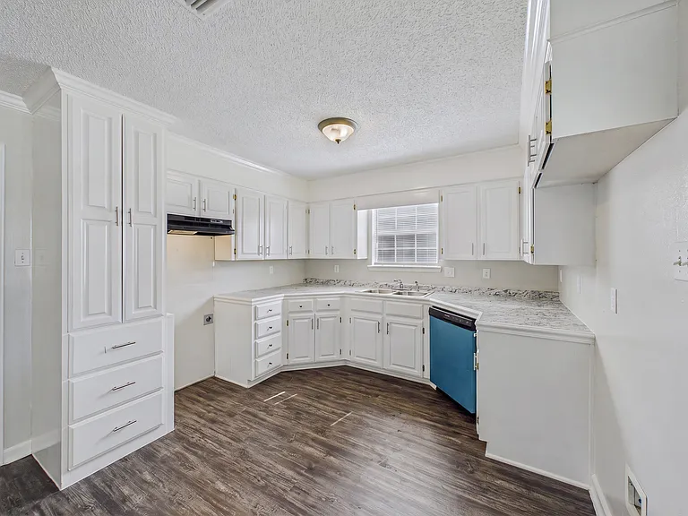 1824 Pinewood Cove-12_08042026