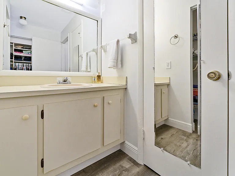 113 Pinewood Ct — Photo 18
