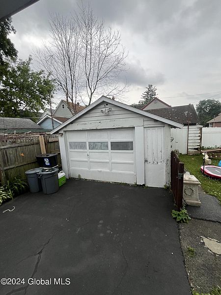 2nd image of 2324 Williams Street