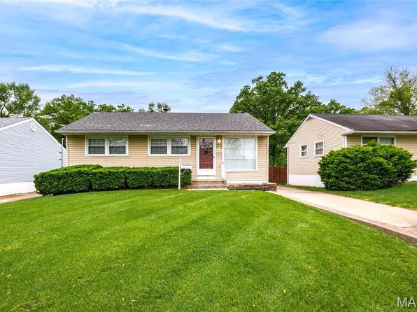 10527 Prestwick Dr, Saint Louis, MO 63137