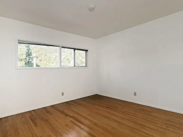 2901 Claremont Ave — Photo 8