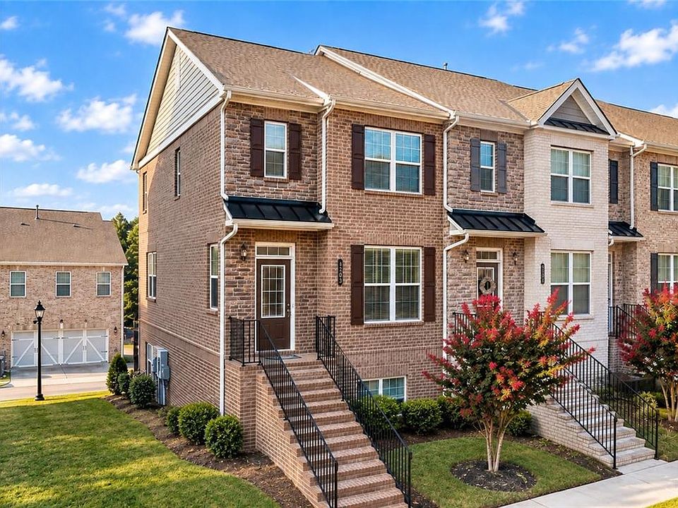 1st image of 2695 La Rive Dr