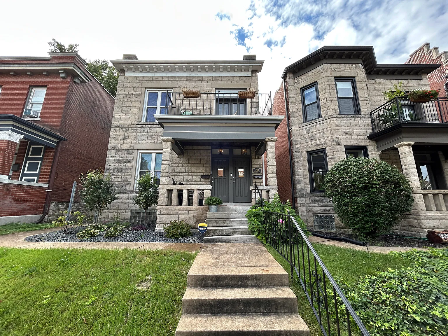 2 bed, 1400 sqft, $1,700 — Photo 1