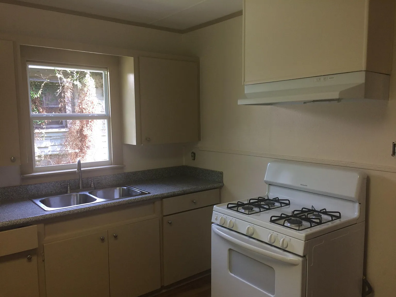 419 Stevenson St — Photo 4