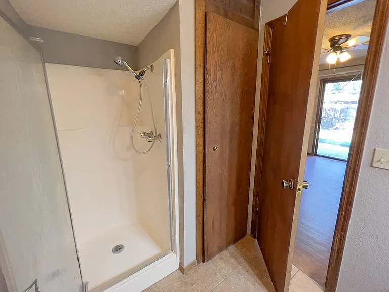 1303 N Fretz Ave — Photo 27