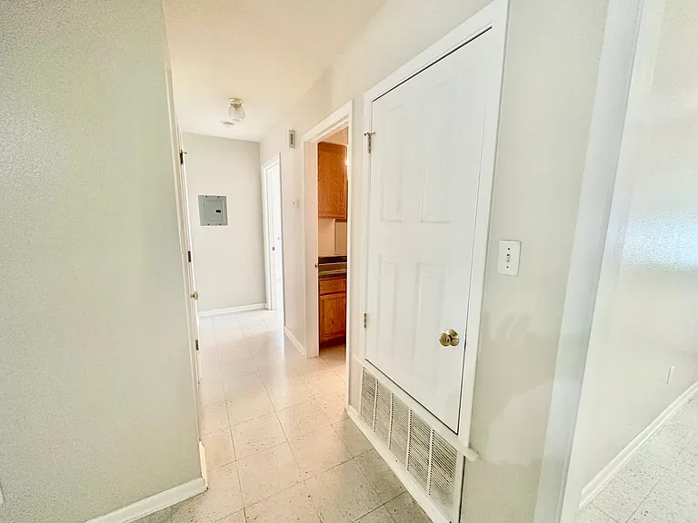 132 S Mansfield St #A — Photo 11