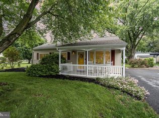 6375 Hollow Dr, East Petersburg, PA 17520