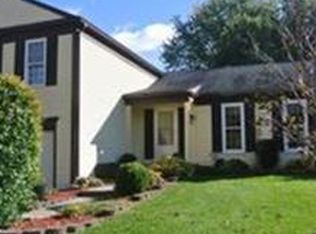 35081 Bunker Hill Dr, Farmington Hills, MI