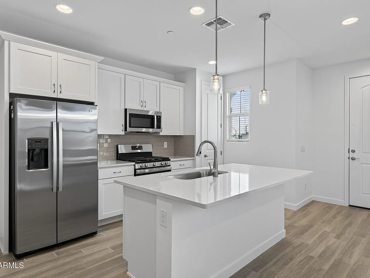 3 bed, 2.5 bath, 1526 sqft, $2,450 — Photo 3