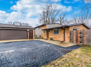 530 Huehl Rd, Northbrook, IL 60062