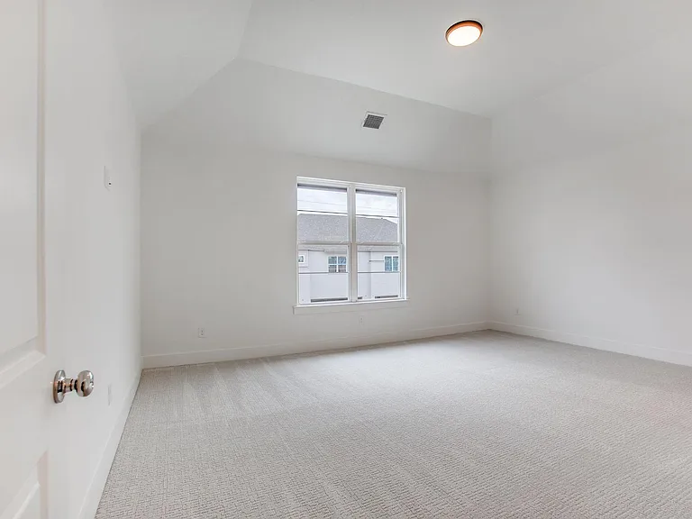 635 Verrine Way — Photo 2