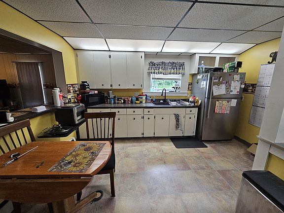 3rd image of 8 Pleasant Street