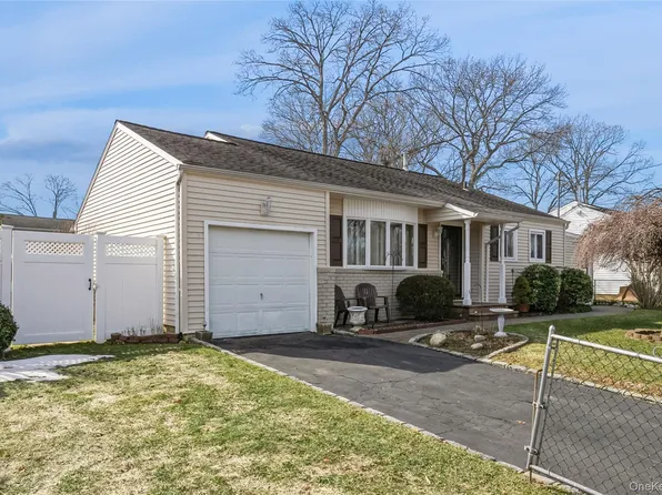 66 Craven Street, Huntington Station, NY 11746