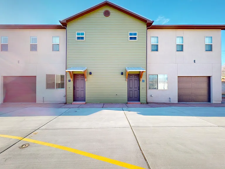 2 Bed Contemporary Town Homes in Fantastic North Valley Community — Photo 47