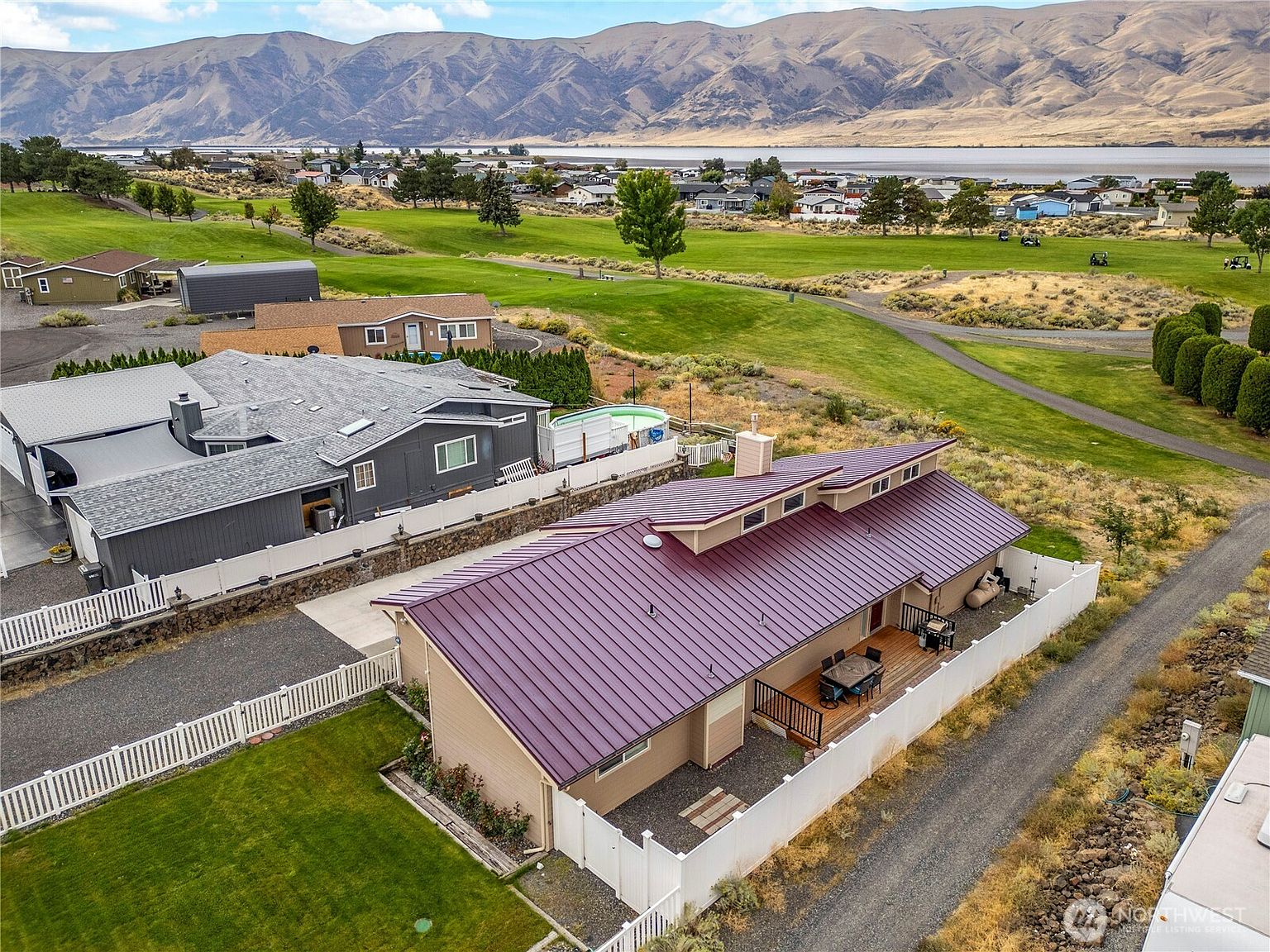 210 SW Pear Place — Desert Aire Golf Course