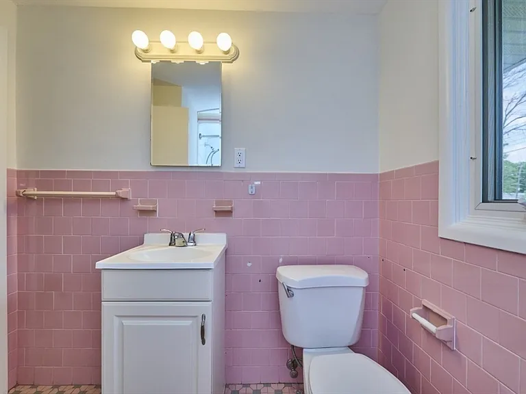 51 Pratt Dr — Photo 7