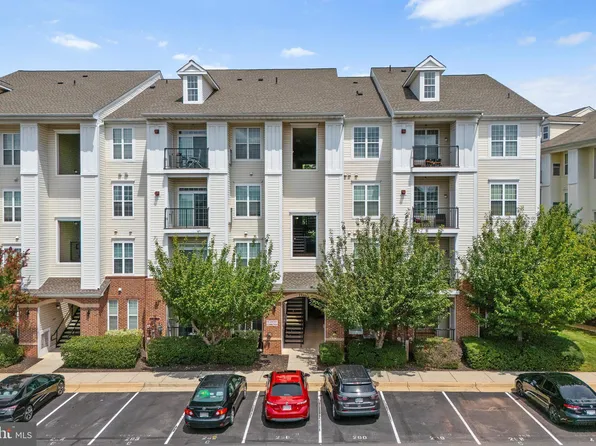 21228 McFadden Sq Unit 411, Sterling, VA 20165