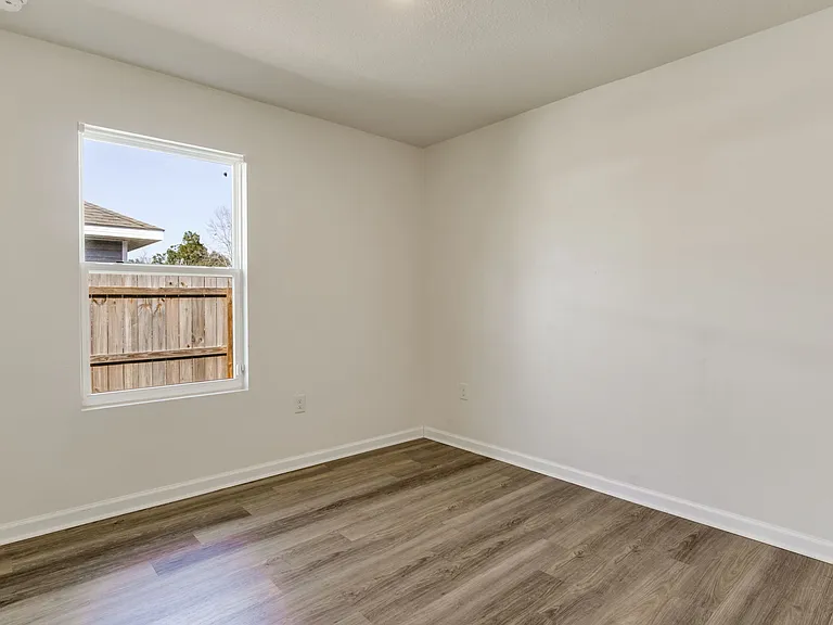 2528 Sutton Place Dr — Photo 18