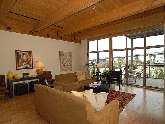 4th image of 601 E Erie St Unit 308