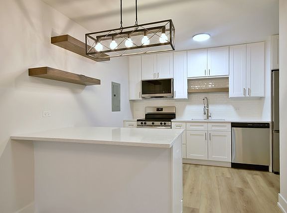 4th image of 929 Washington St APT 304