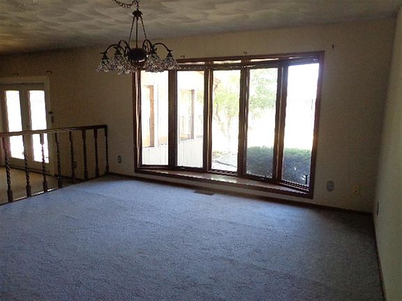 5th image of 1402 Lee Ct