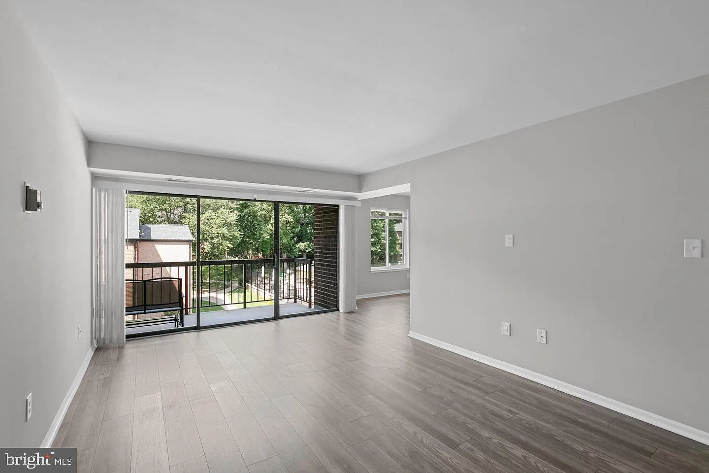 Hawthorne Village Condo — Photo 4