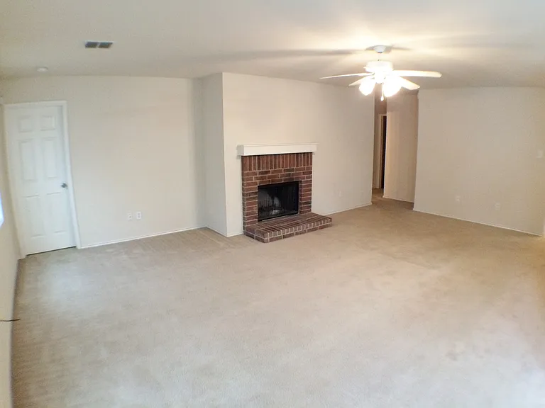 2805 Cameron Way — Photo 4
