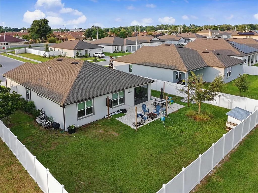 4 bed, 2.0 bath, 2285 sqft, $2,100 — Photo 3