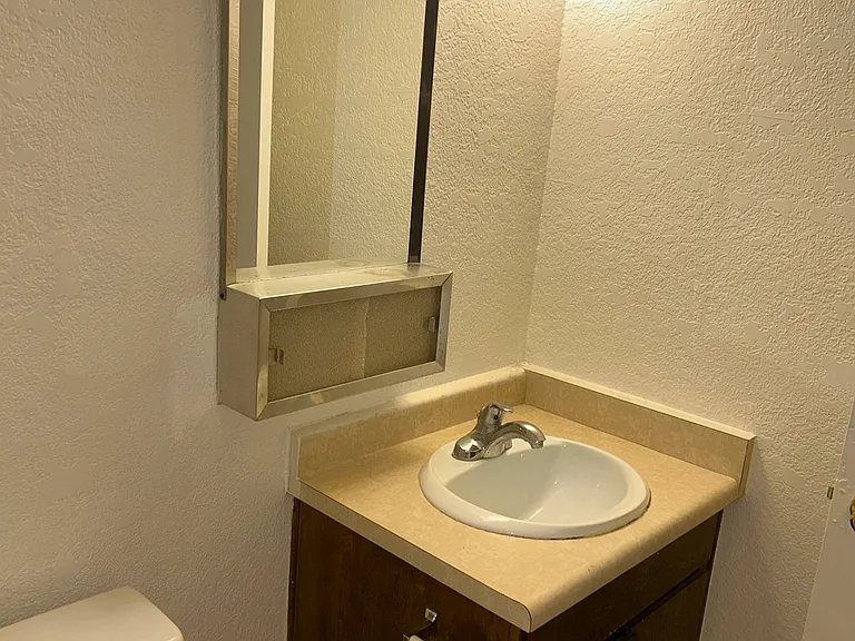 124 S G St #9 — Photo 2