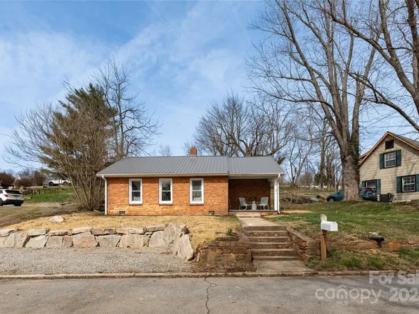 39 Ballew St, Canton, NC 28716