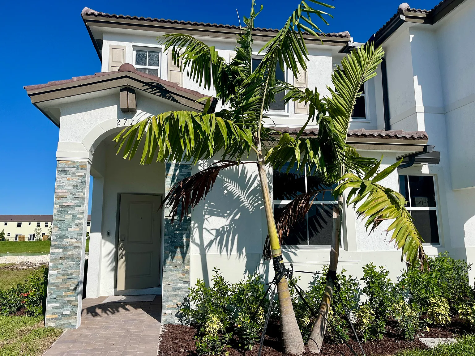 3 bed, 3.0 bath, 1328 sqft, $2,600 — Photo 1
