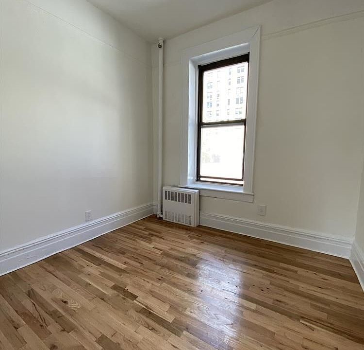1st image of 326 E 78th St APT 33