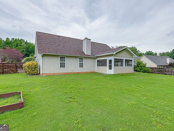 4th image of 387 Joshua Way
