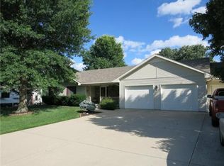 1915 Meadowlane, Kearney, MO 64060