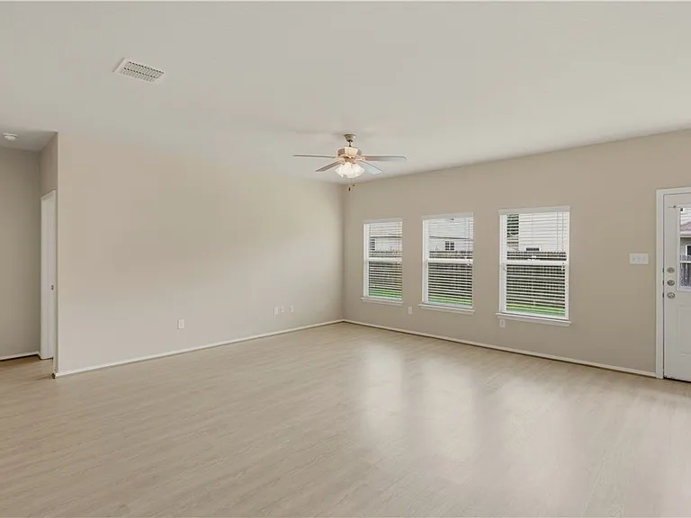 140 Fabarm Ln — Photo 5