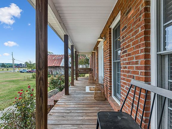 2nd image of 2550 Thompson Rd