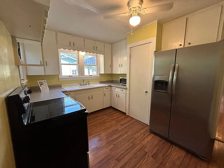 893 Pine St — Photo 8
