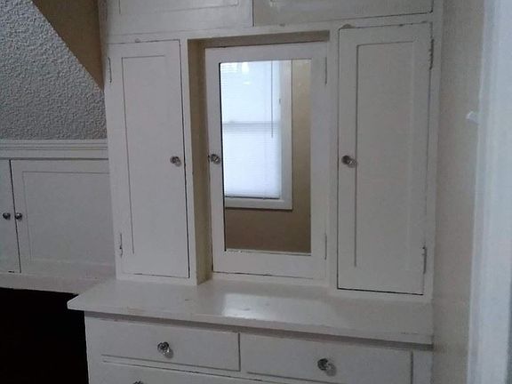 5th image of 2613 E 2nd St #6799447