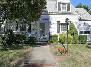 86 Tennyson Rd, Cranston, RI 02910