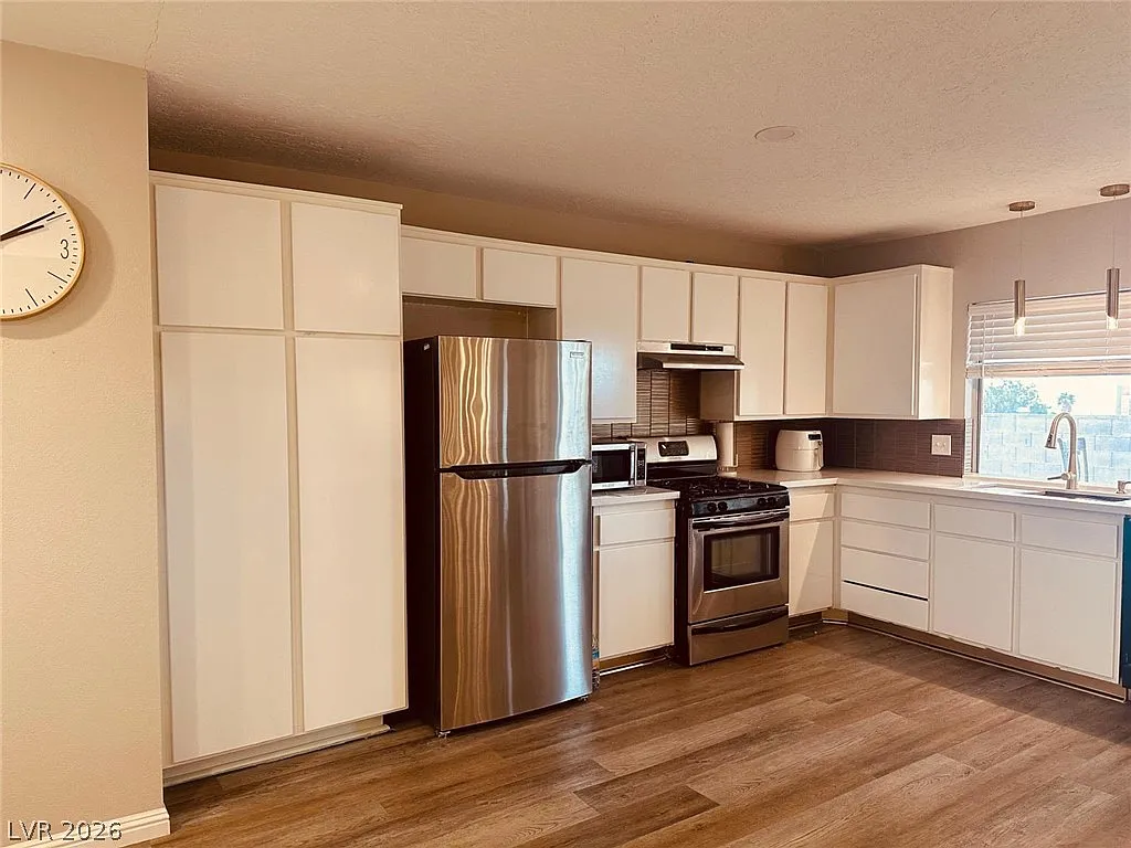 4 bed, 2.0 bath, 1452 sqft, $2,480 — Photo 3