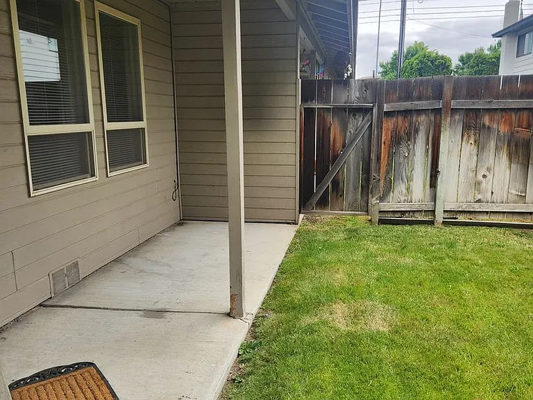 601 S 72nd Ave — Photo 29