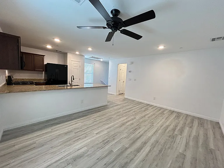4552 Dover Straight St — Photo 8