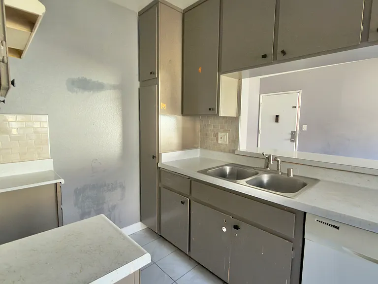837 S Ardmore Ave #14 — Photo 6