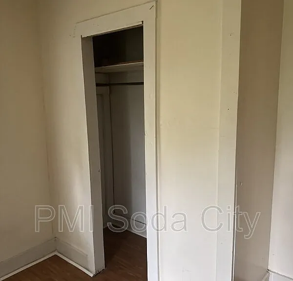 211 E Brooks St #F — Photo 12