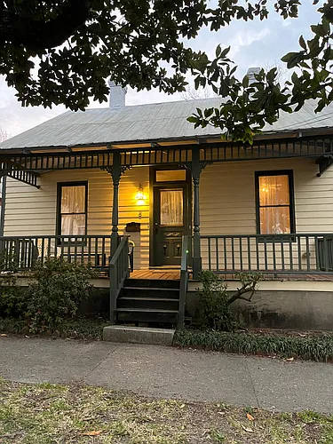 8 Castle St #HOUSE Photo 1