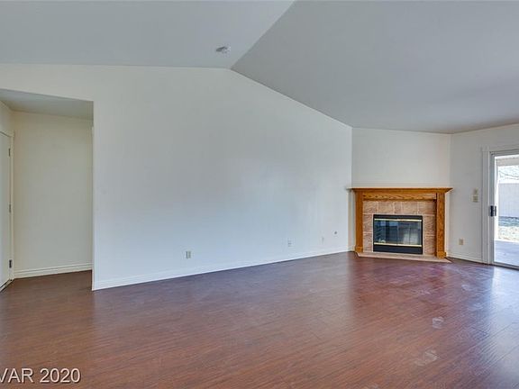 4th image of 5034 Lark Canyon Ct